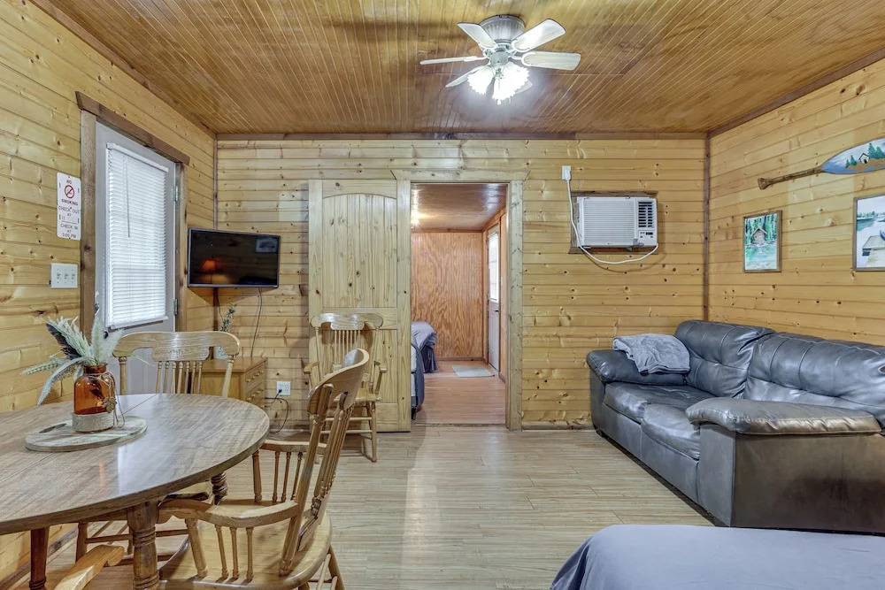 'cedar Falls Cabin 5': 1/2 Mile to Turner Falls
