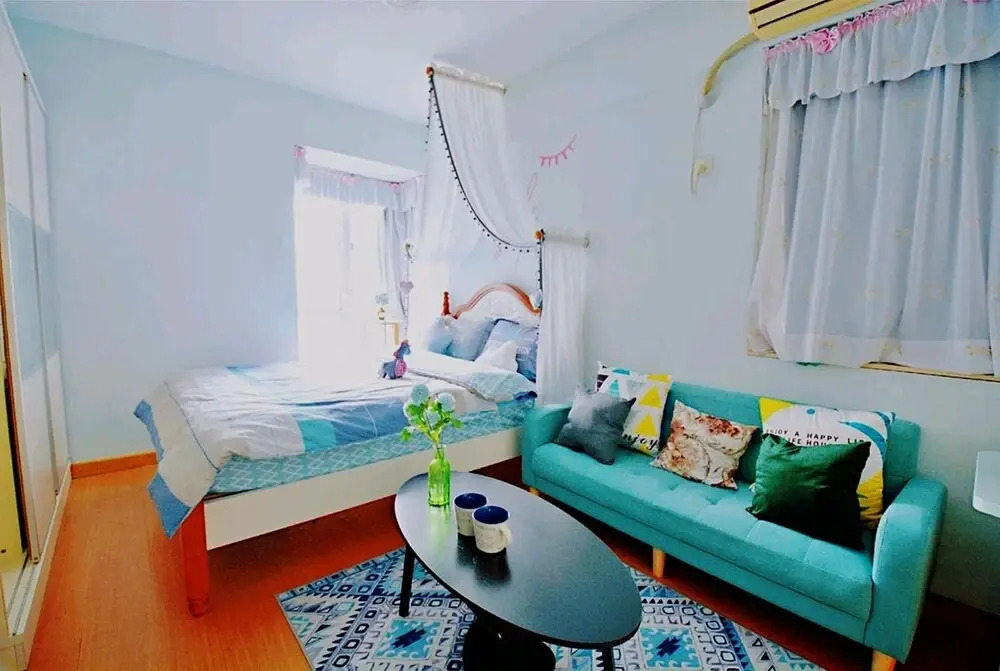 Avatar Clouds Large Queen Bed & High Rise View