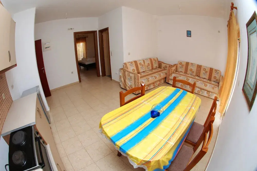 Hotel Eleana & Apartments