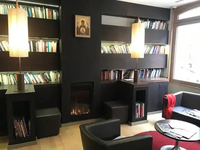 Adveniat Paris