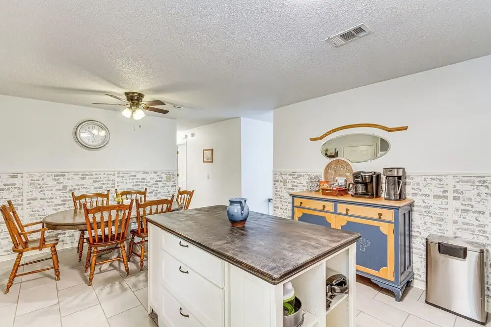 Updated Pensacola Getaway ~ 10 Mi to Beaches!