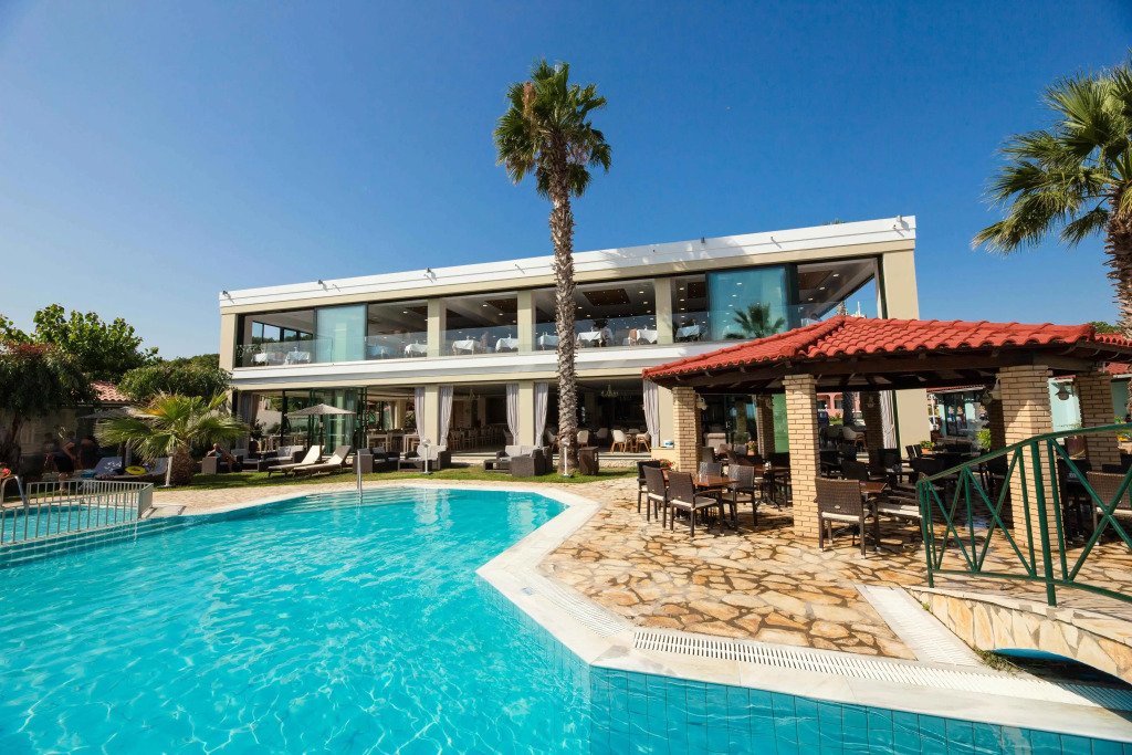 Robolla Beach Aparthotel