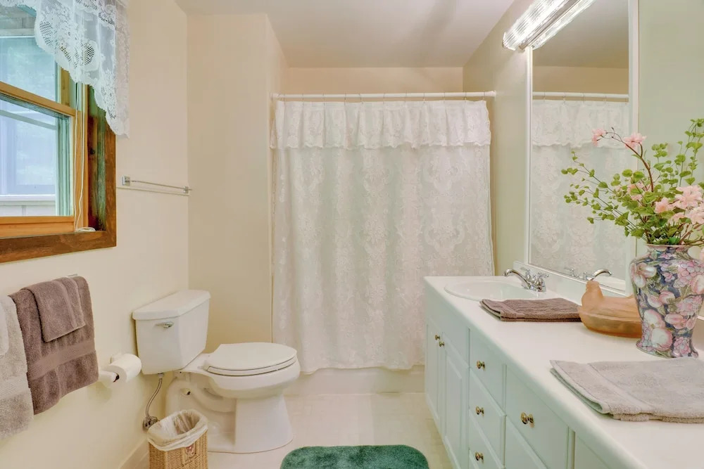 Cozy Whittier Home w/ Fire Pits < 15 Mi to Hiking!