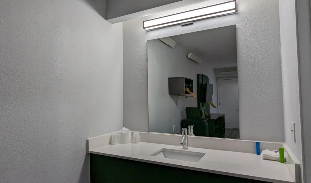 Motel 6-Nashua, NH - South