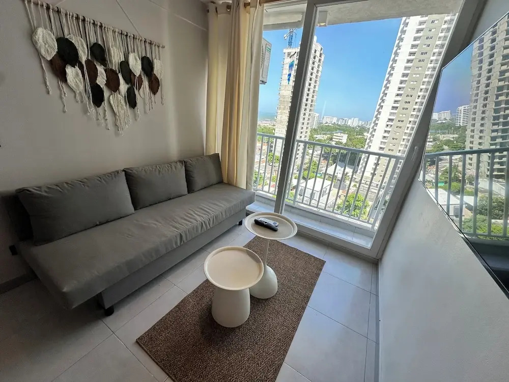 Modern Apt Near Beach & Center -Sunset47