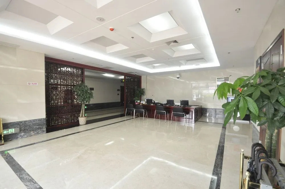Wuhan Guochuang Chuyuan Donghu Hotel