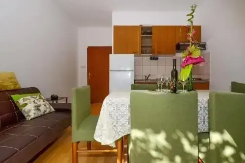 Apartments Mira