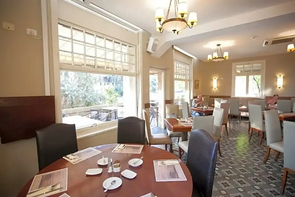 The Colony Hotel