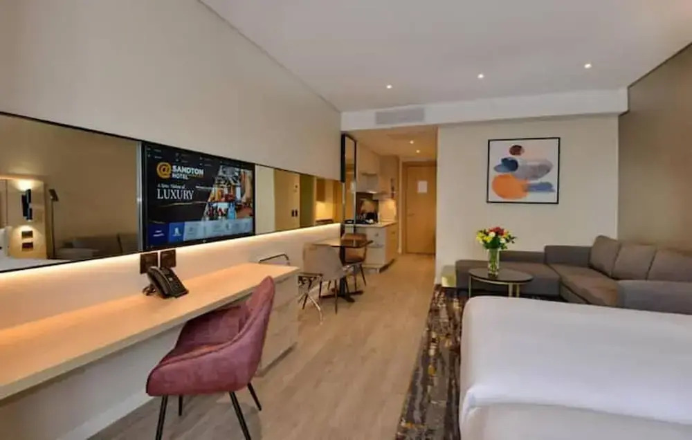 Luxury Apartment Sandton / no Loadshedding / Dstv