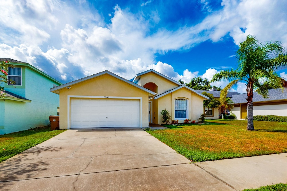 Lovely Home With a Private Pool, Grill, Washer/dryer, & AC - Snowbird Friendly