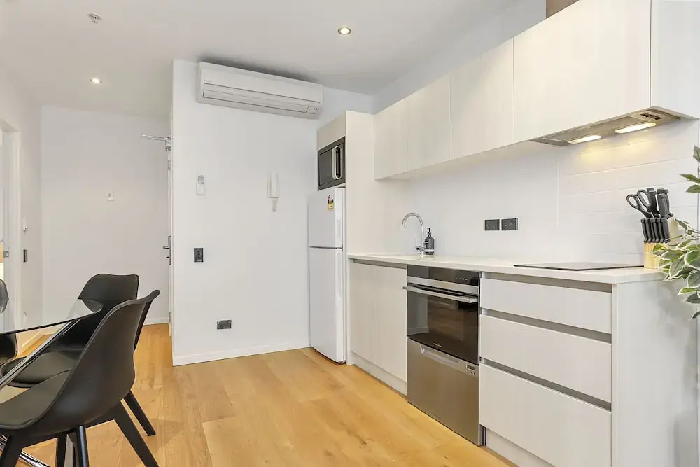 Brand New Refurbished 2 Bedroom In City By Urban Butler