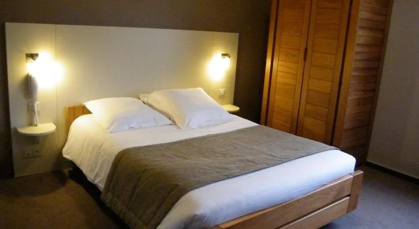 Brit Hotel LArrivée Guingamp