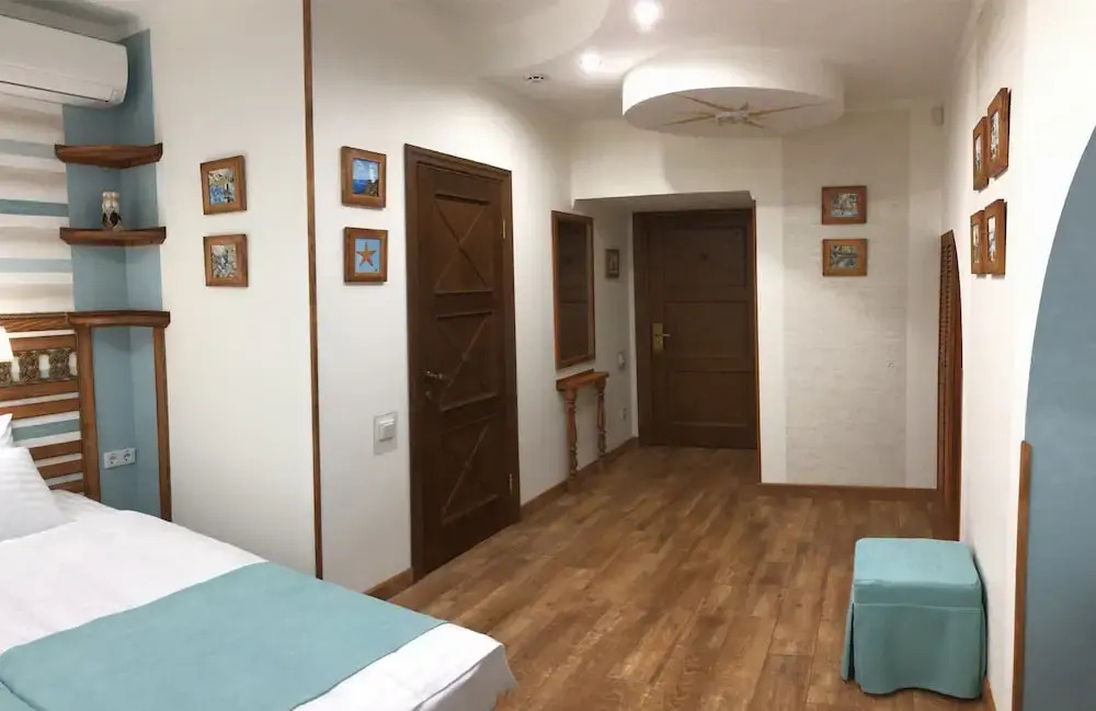 Lucky Ship Art Hotel