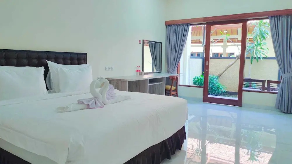 THE LAVIANA HOTEL
