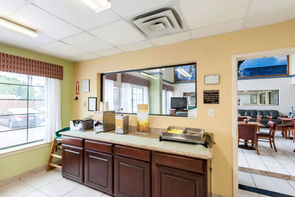 Quality Inn Near Seaworld - Lackland