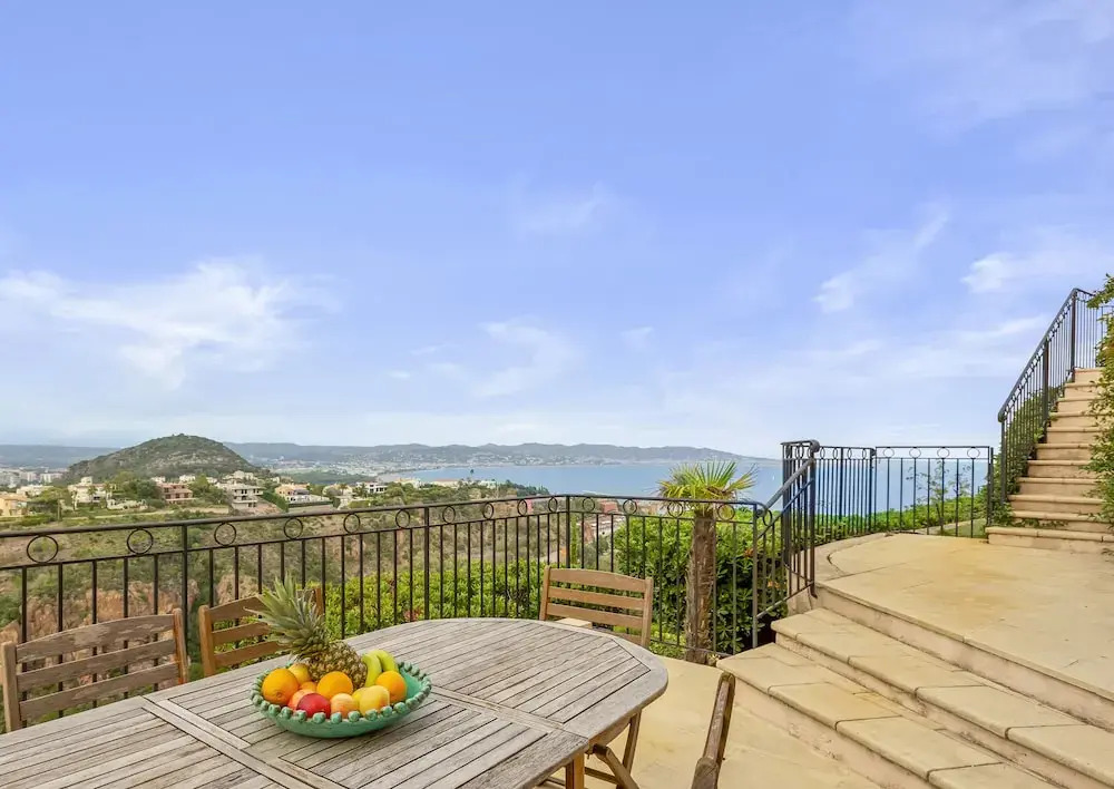 Cannes Mandelieu Lovely 6-Bed Villa