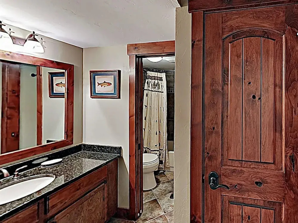 Downtown Marvel W/ Pool & Hot Tubs - Walk To Lifts! 2 Bedroom Condo