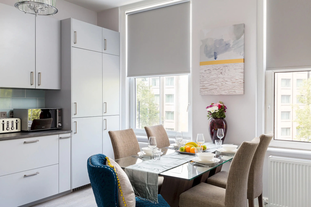 Sophisticated modern 2-bed 2-bath on Cromwell rd