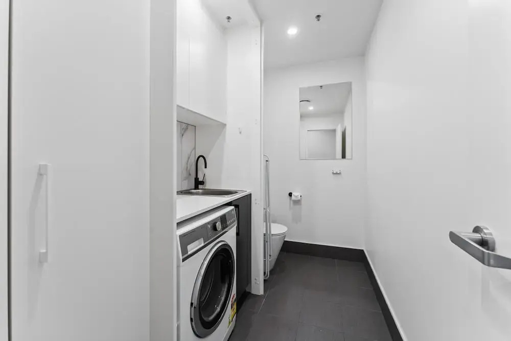 Perfect Location 1-bed With Balcony, BBQ & Parking