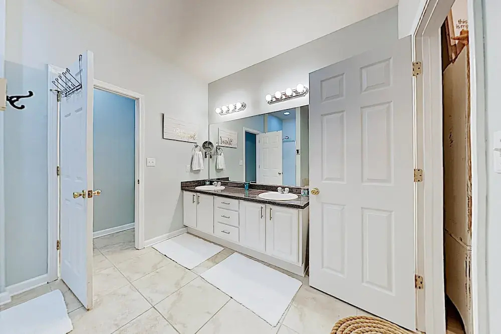 Walker Key Getaway W/ Pools, Marina & Boat Slip 3 Bedroom Condo