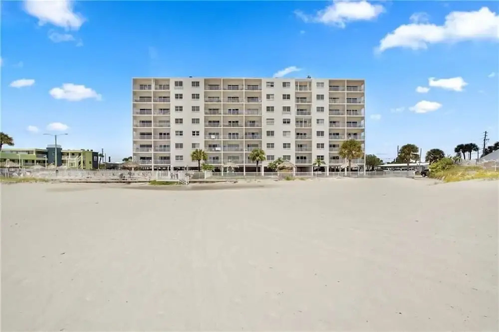 Sea Breeze 401 New! Amazing Beach Front/walk to John's Pass!