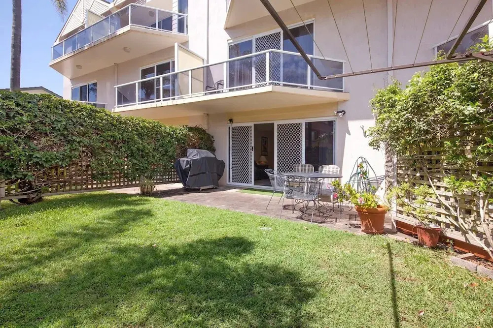 Kristie Court 2, 7 Weatherly Cl close to the beach with WiFi