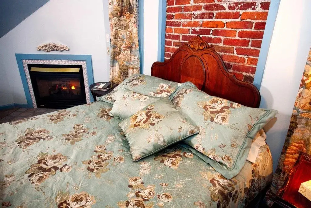 Candlelight Inn Bed & Breakfast
