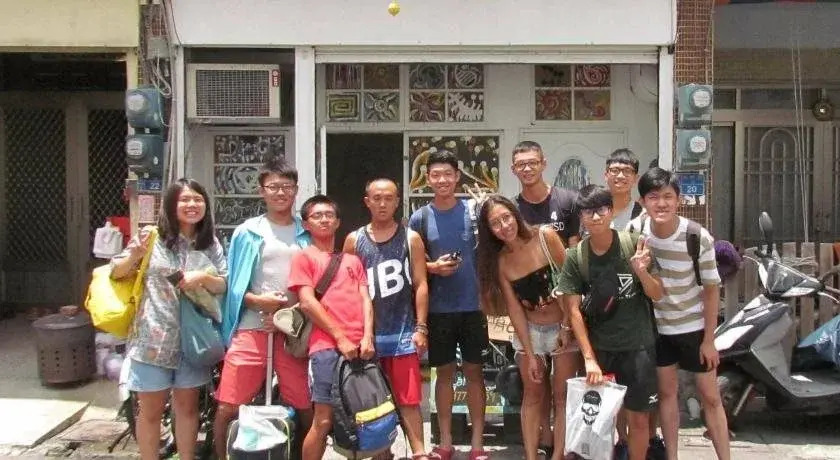 Wave Elephant Backpacker Hostel