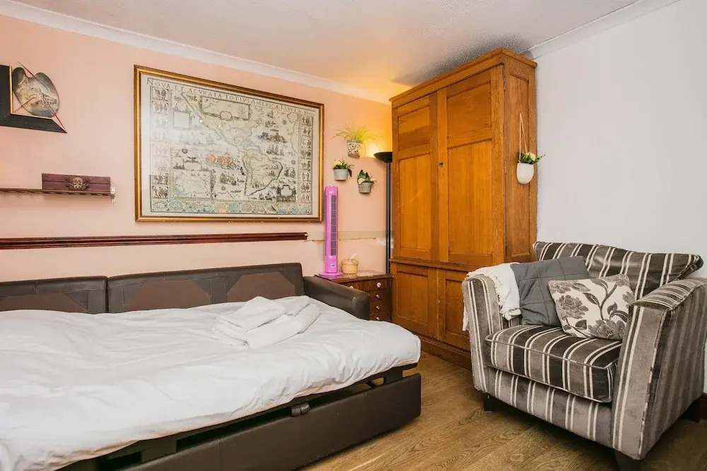 Spacious 3 Bedroom in South East London With Garden