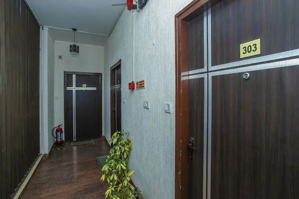 OYO 22935 Iwe Studio