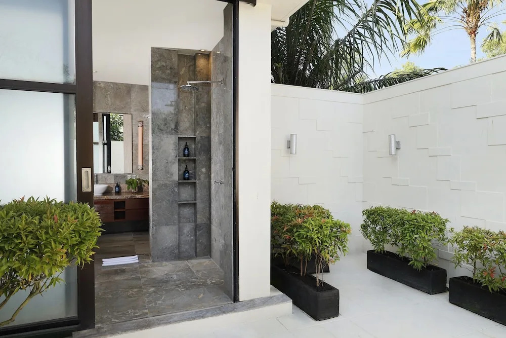 Villa Jamalu by Nakula