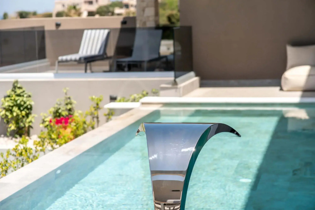 Seafront villas I "Free" Heated pools & 100m to Sea