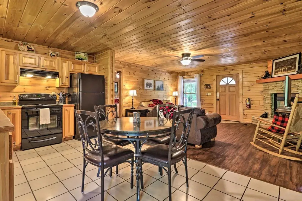 Cabin w/ Deck + Fireplace < 3 Mi to Dollywood!