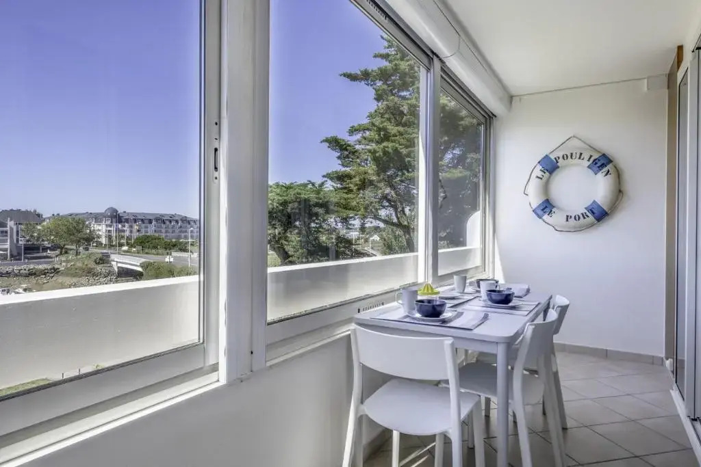 Séjour à 4 ou 6 avec vue sur la marina
