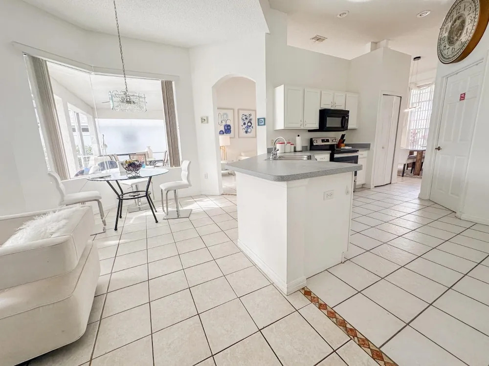 Grand Luxury Deluxe 4BR Pool Home Near Disney