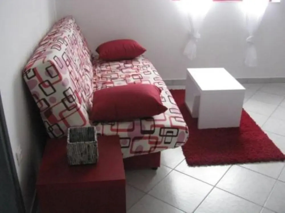 Xena - Comfort and Spacious - A2 Red