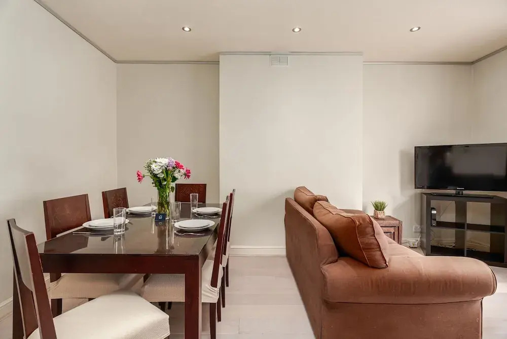 Bright Eardley Crescent Nest