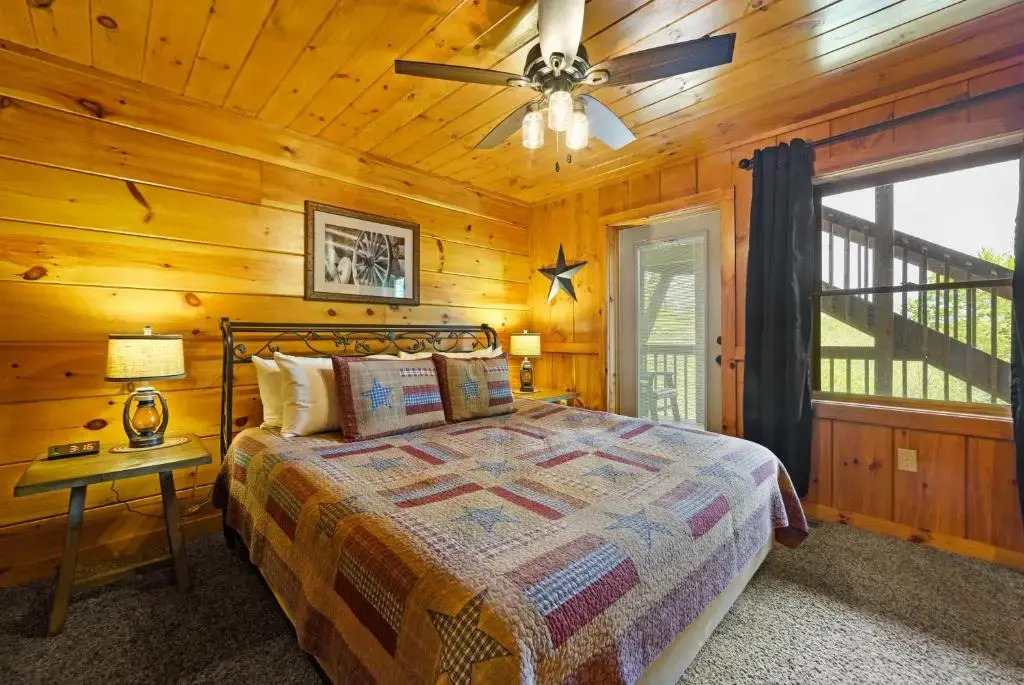 A Wolf's Den Gatlinburg