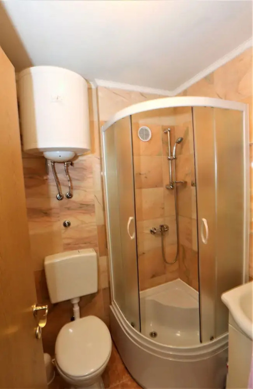 Holiday house in stone with heated pool