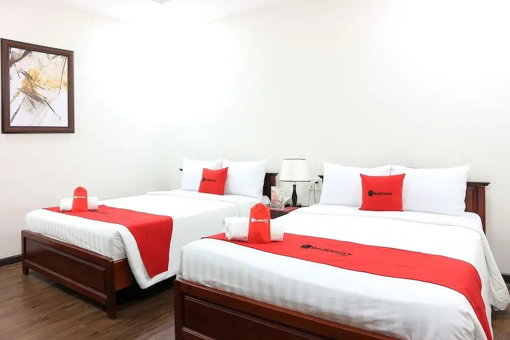 RedDoorz Premium near Bai Sau