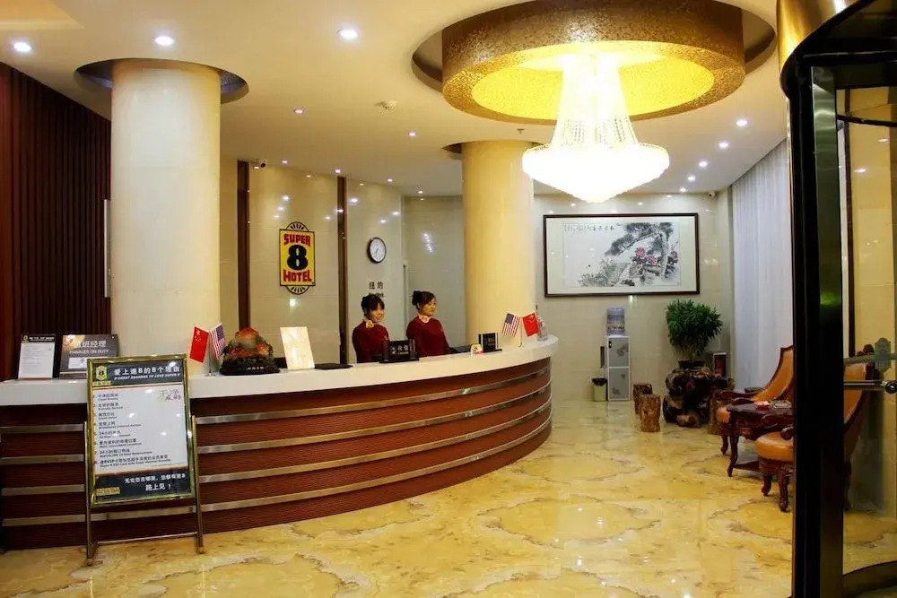 Super 8 Hotel