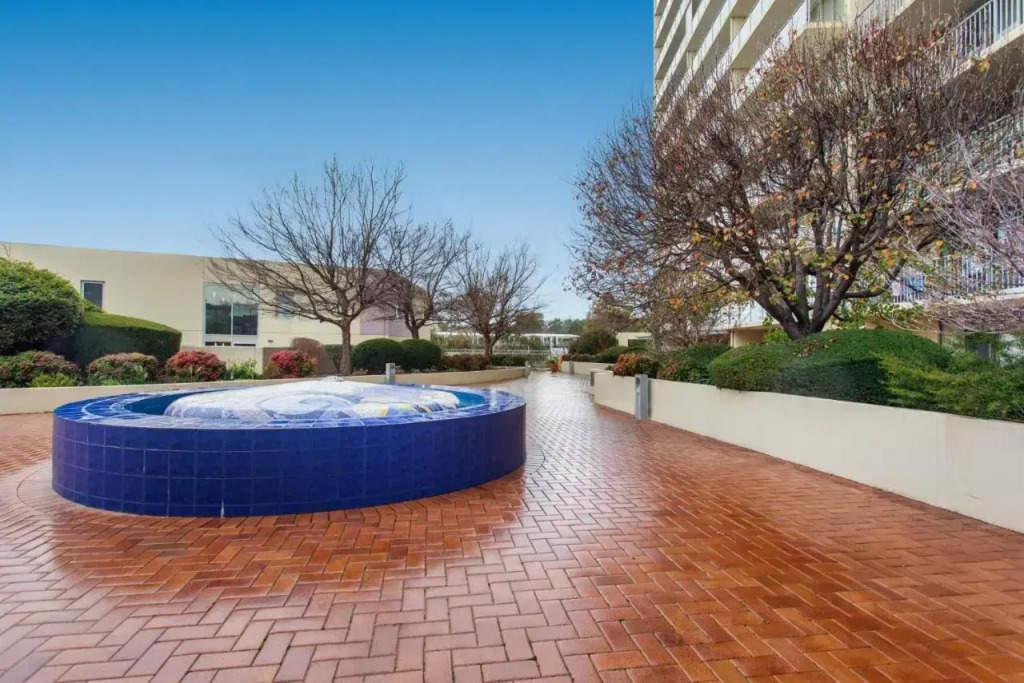Spacious & High in the Skyplaza - 1bd 1bth Apt