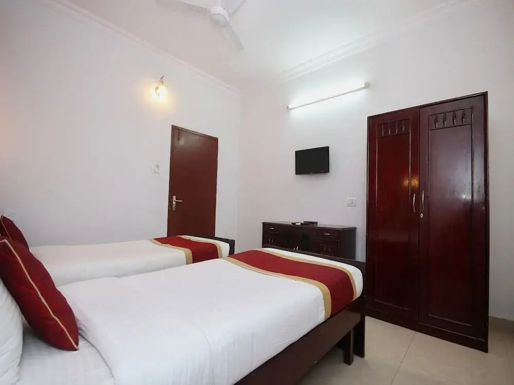 SR Legend Inn by OYO Rooms