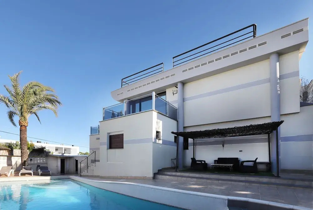 DREAM VILLA IN ALBIR BLUELINE