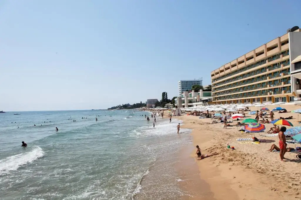 Marina Hotel, Sunny Day