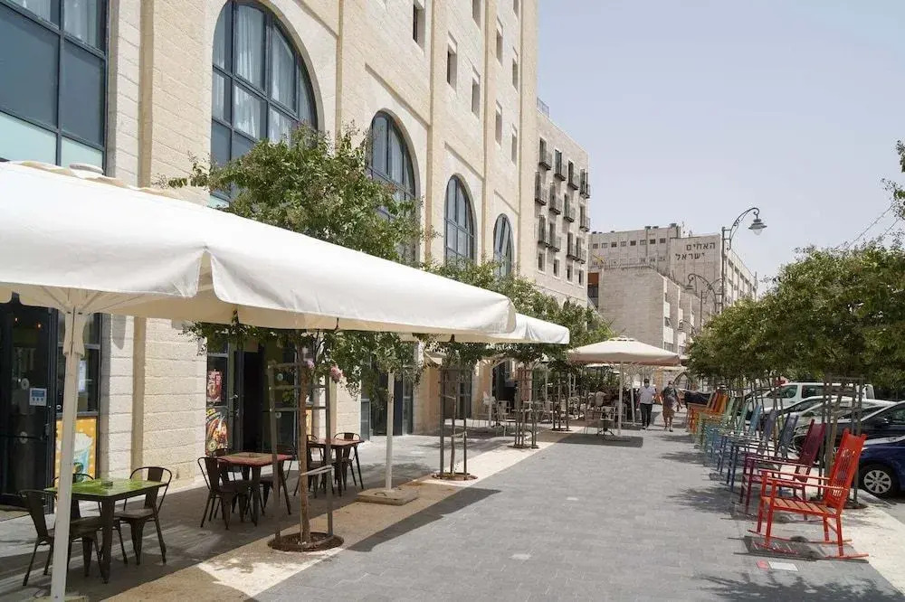 Apartique Hotel