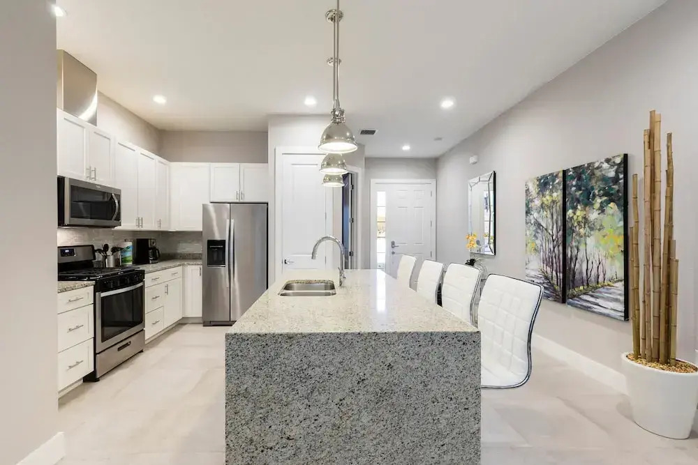 Apartment with full kitchen | 7554 Sunville Avenue