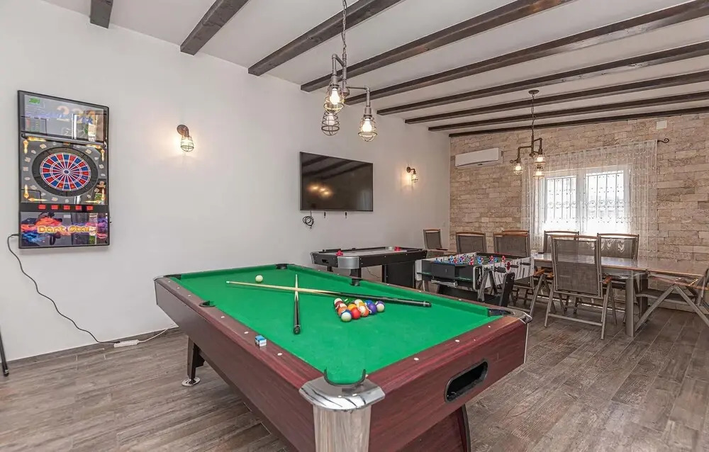 Beautiful Home in Dubrava With Wifi and 6 Bedrooms