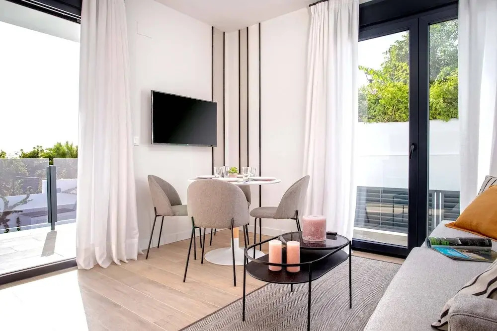 Beautiful 1 bd With 2 Private Terraces Pool and Parking Arruzafa III