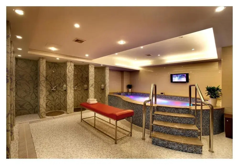 Ningbo Holiyacht Crystal Hotel